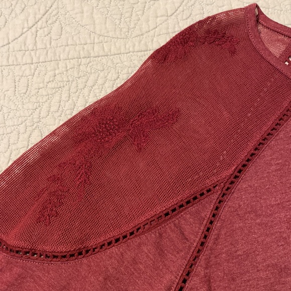 NWT - John’s Bay Women’s Top -  XXL in burgundy - Picture 4 of 11